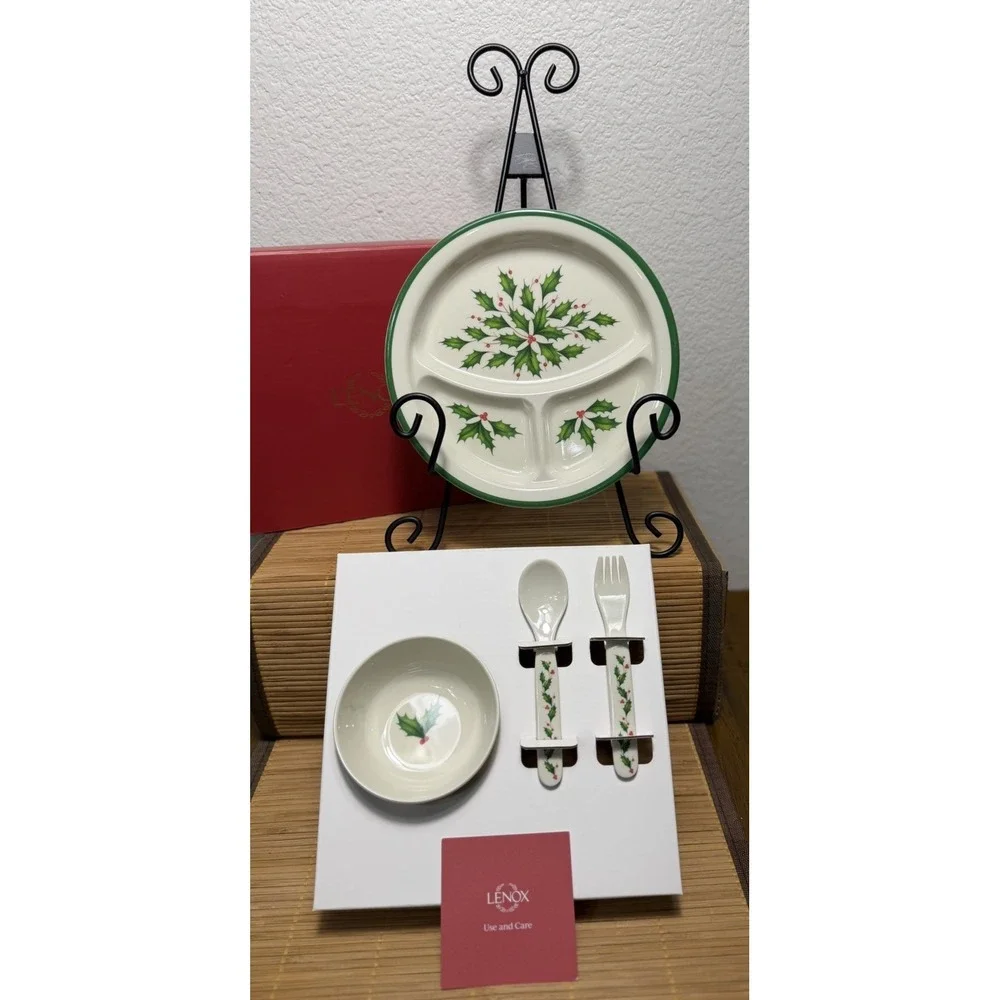 Lenox Melamine / Plastic Christmas Holly HOLIDAY Four Piece Childrens Set Ninbox
